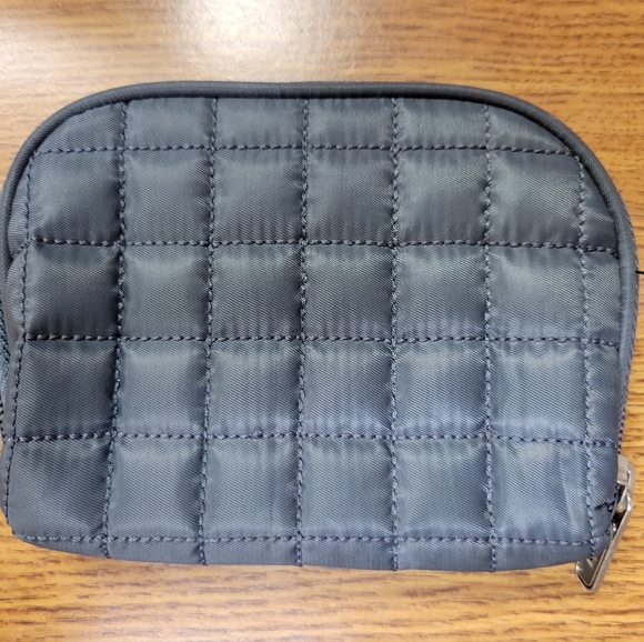 lug small zipper pouch - Picture 2 of 5